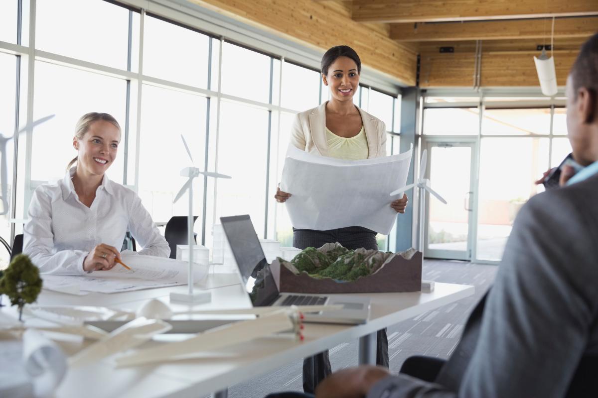 How Hiring an Experienced Event Planner Saves You Money